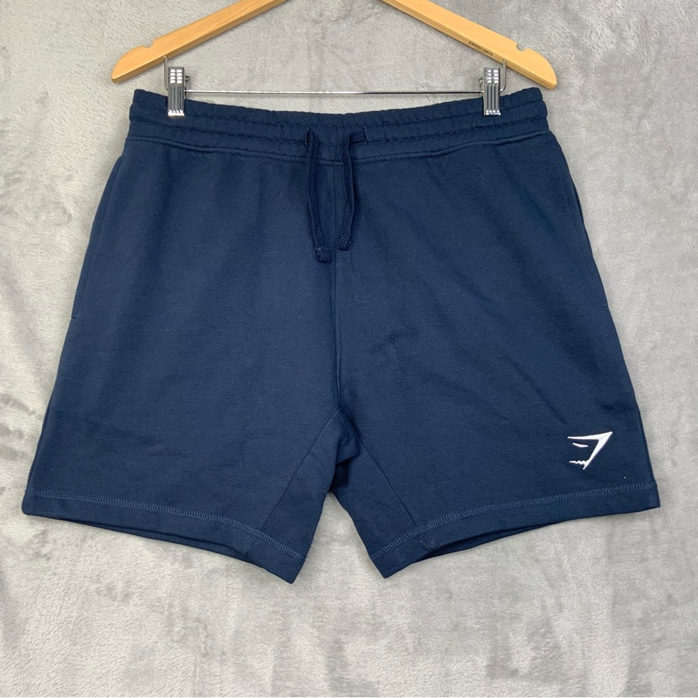 Gym Short Men’s Navy Blue Crest 7” Shorts. Size Medium. (NWT).
